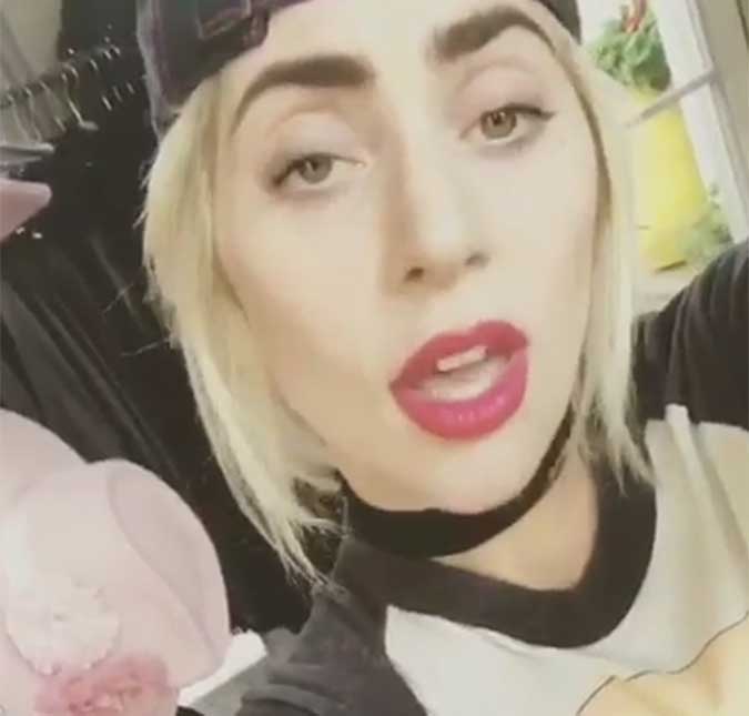 Lady Gaga publica vídeo dançando no <i>closet</i> ao som de <i>Million Reasons</i>, vem ver!