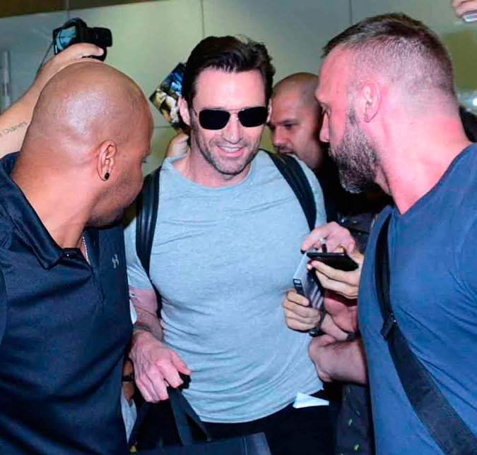 Hugh Jackman mal desembarcou no Brasil e já mostrou seu português em vídeo, vem ver!