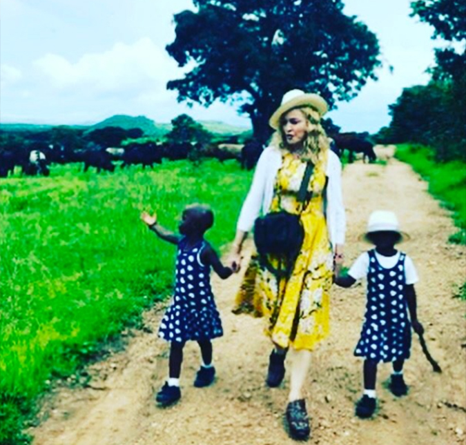 Pai de Stella e Esther, gêmeas adotadas por Madonna, afirma não ter sido avisado que as filhas não voltariam mais para o Malauí