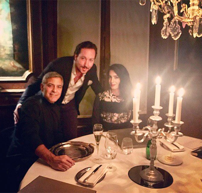 George Clooney vai a jantar romântico com Amal Clooney e amigo afirma que ele <i>está mais feliz do que nunca</i>!