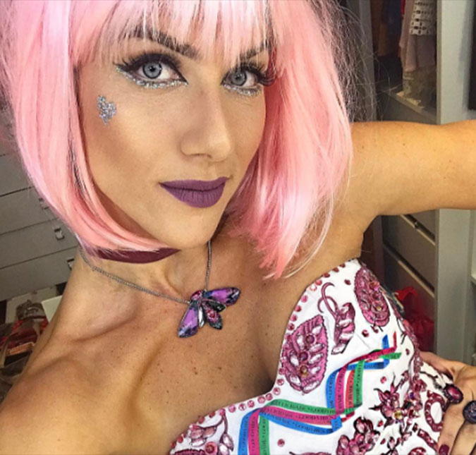 Giovanna Ewbank veste fantasia de boneca no Carnaval e diz que a filha, Titi, também entrou no clima da folia