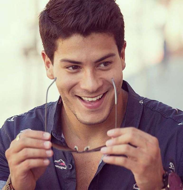 Confira Um Colirio Com As Melhores Fotos De Arthur Aguiar Estrelando