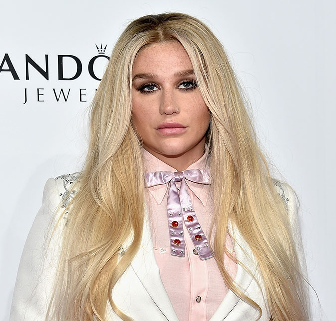 Kesha incentiva programa para tratamento de distúrbios alimentares e declara: <i>- A recuperação é possível</i>