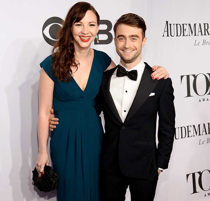 Daniel Radcliffe pede sua namorada, Erin Darke, em casamento, diz jornal