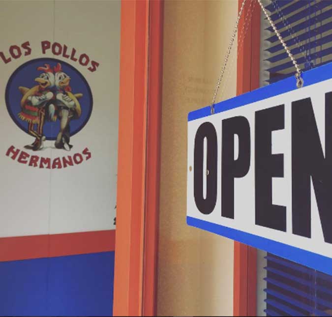 Agora os fãs de <i>Breaking Bad</i> podem comer no restaurante <i>Los Pollos Hermanos</i>, entenda!