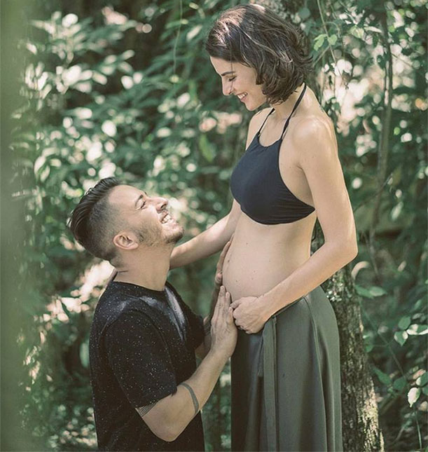 Junior Lima posta foto fofa e revela que sua esposa, Monica Benini, está grávida. Vem ver!