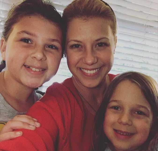 Jodie Sweetin, de <i>Três É Demais</i>, agradece apoio dos fãs após ex-noivo ser preso