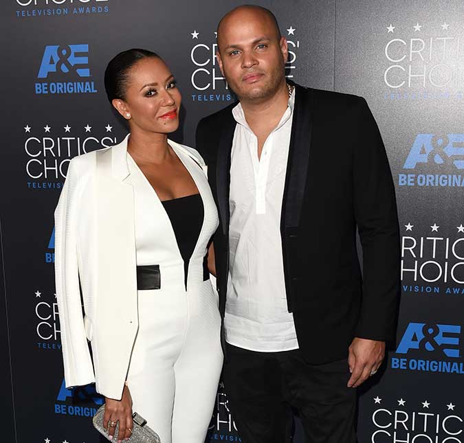 Ex marido de Mel B é investigado por porte ilegal de armas e cantora consegue ordem de restrição