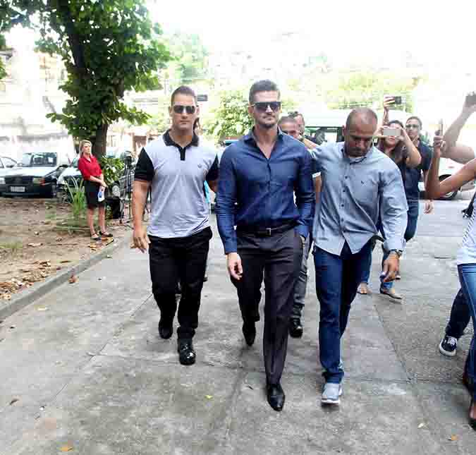 Marcos vai à Delegacia de Atendimento à Mulher do Rio de Janeiro para prestar depoimento