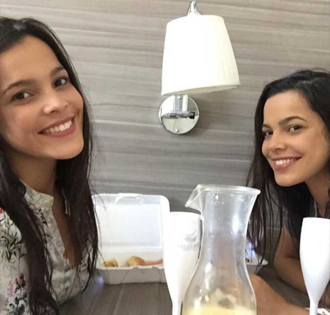 Após vitória no <i>BBB</i>, Emilly posta foto ao lado de Mayla e brinca: <i>Minha Ctrl V</i>