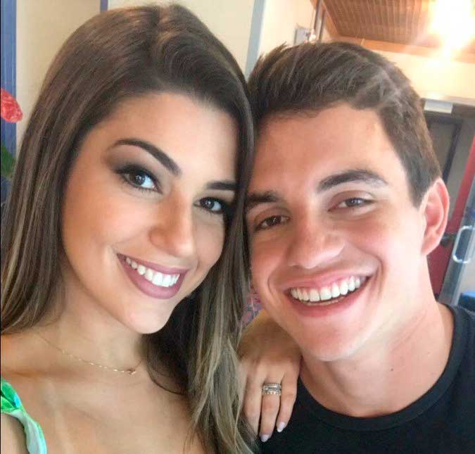 Vivian desconversa sobre romance fora do <i>BBB17</i> com Manoel, mas se derrete: <i>- Ele é mesmo um príncipe</i>