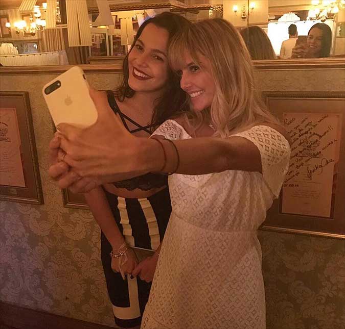 Deborah Secco vai a restaurante só para conhecer Emilly Araújo, entenda!