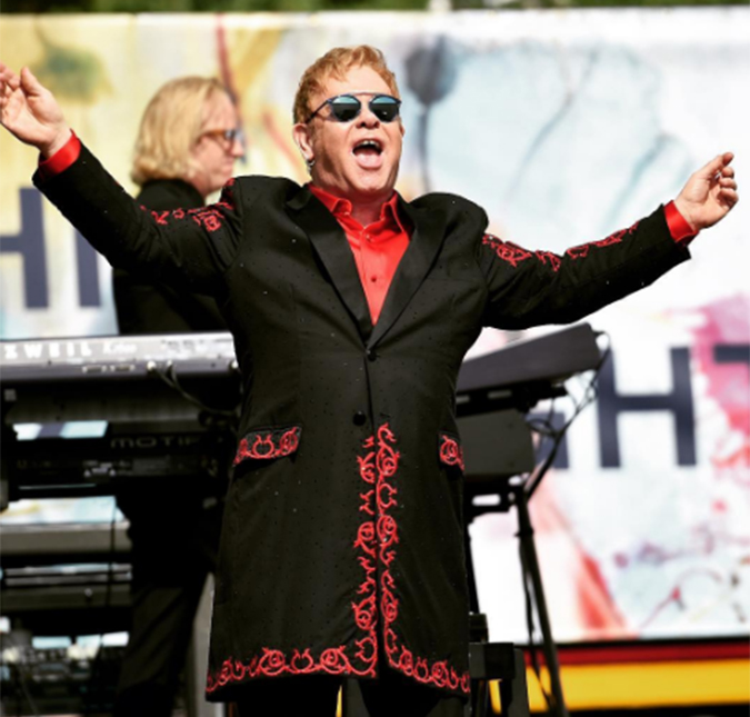 Elton John cancela concertos após contrair infecção bacteriana <i>rara e potencialmente mortal</i>