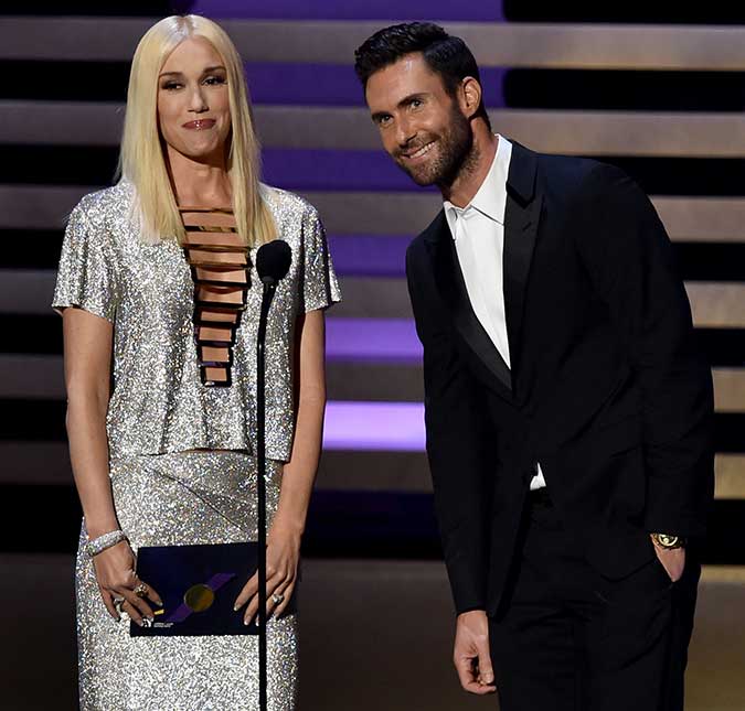 Gwen Stefani e Adam Levine discutem sobre qual dos dois é o mais descolado!