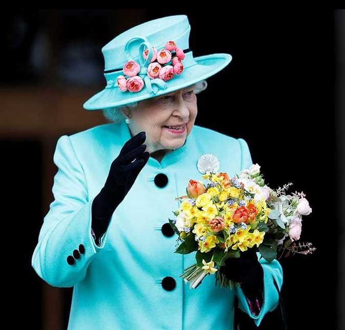 De camisa da Seleção Brasileira até um elefante: confira os inusitados presentes que a Rainha Elizabeth II recebeu no seu aniversário