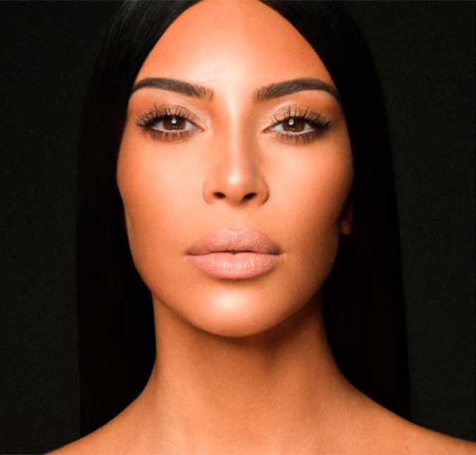 Após assalto, Kim Kardashian ostenta menos nas redes sociais - mas não abre mão de uma mansão luxuosa