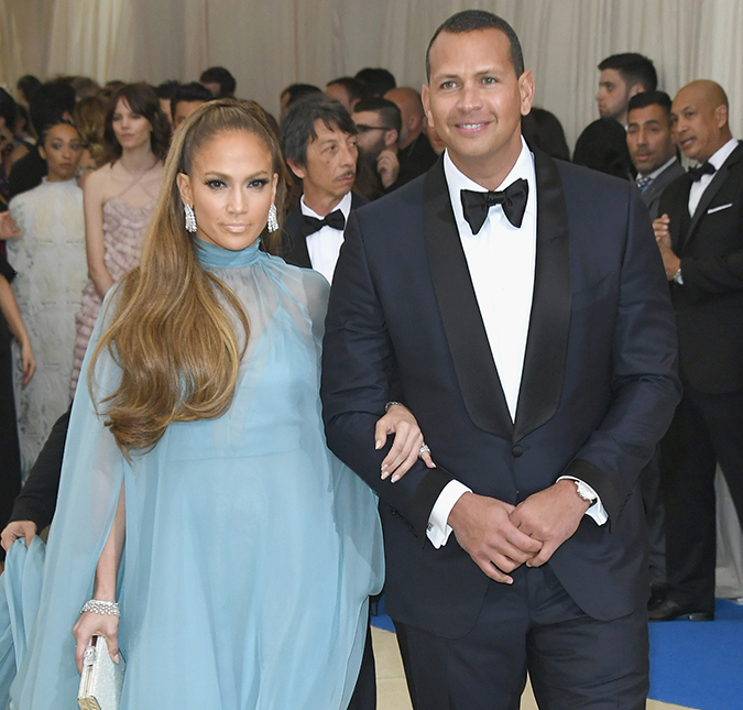 Jennifer Lopez e seu novo namorado, Alex Rodriguez, estão morando juntos