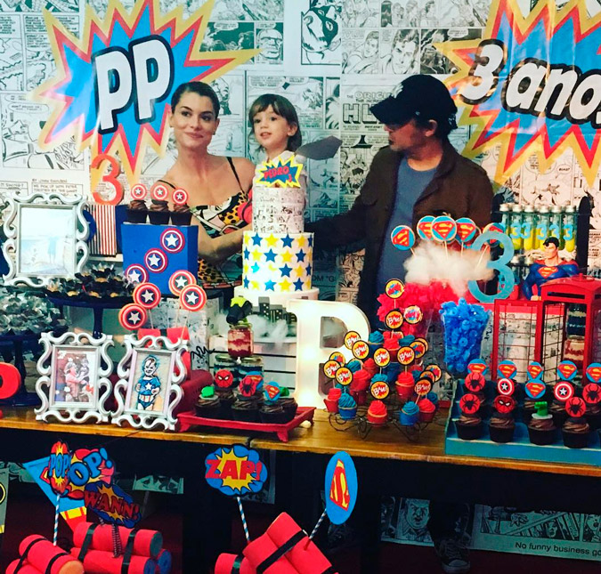 Alinne Moraes e Mauro Lima comemoram três anos do filhinho, Pedro, com festa de super-heróis!