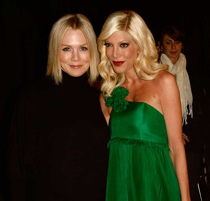 Jennie Garth e Tori Spelling definem Tiffani Thiessen, de <i>Barrados no Baile</i>, como Aquela Que Não Deve Ser Nomeada, entenda!