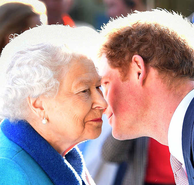 Príncipe Harry já pediu permissão para a rainha Elizabeth para ficar noivo, diz revista