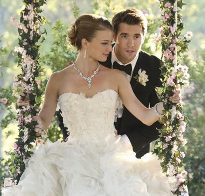 Emily Vancamp conta como Josh Bowman a pediu em casamento