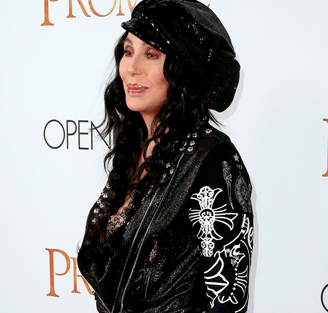 Cher revela que não gosta de envelhecer e fala sobre relacionamento com Sonny Bono, vem ver!