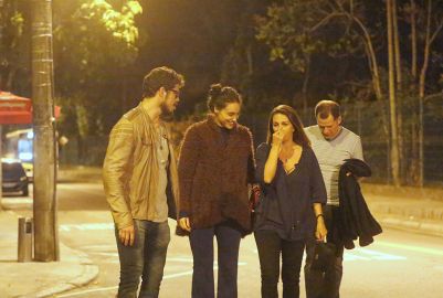Débora Nascimento e José Loreto são flagrados após jantar em restaurante no Rio de Janeiro