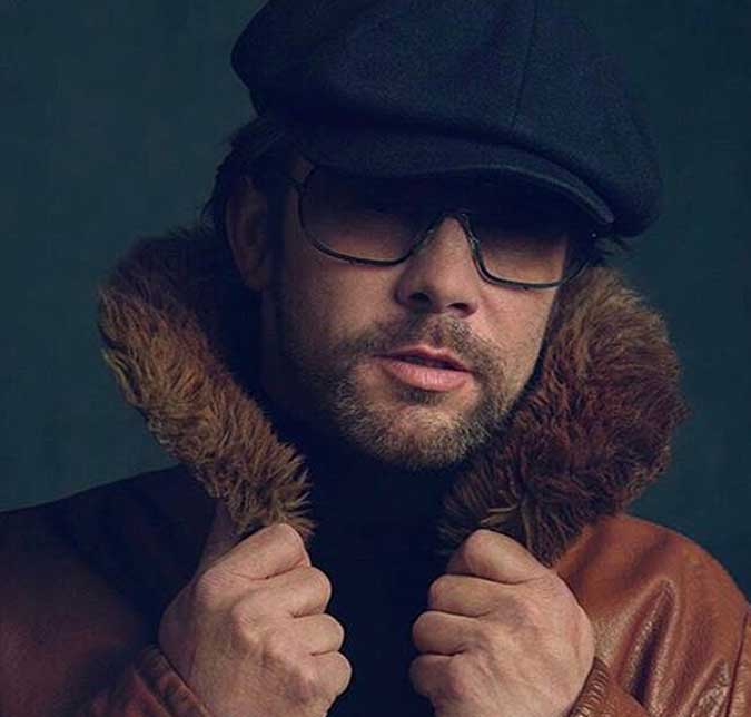 Vocalista da banda <i>Jamiroquai</i> é internado e manda mensagem aos fãs: <i>Vejo vocês em breve...</i>