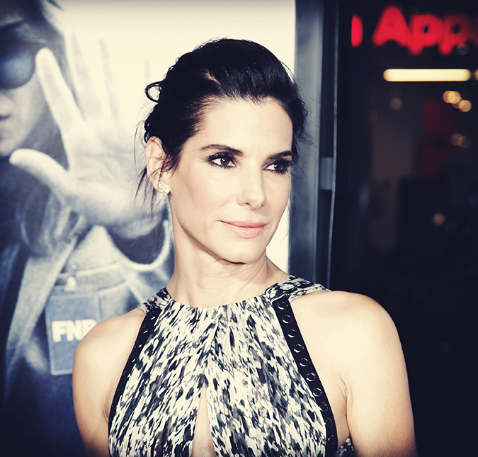 Sandra Bullock planeja casamento com temática infantil e quer até castelinho inflável!