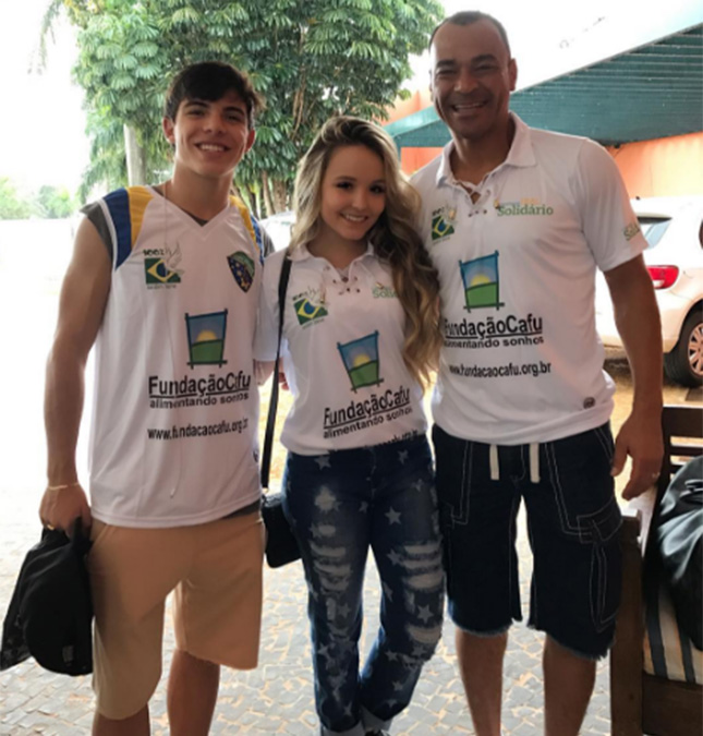 Após rumores de namoro, Larissa Manoela vai com Thomaz Costa a jogo, veja!