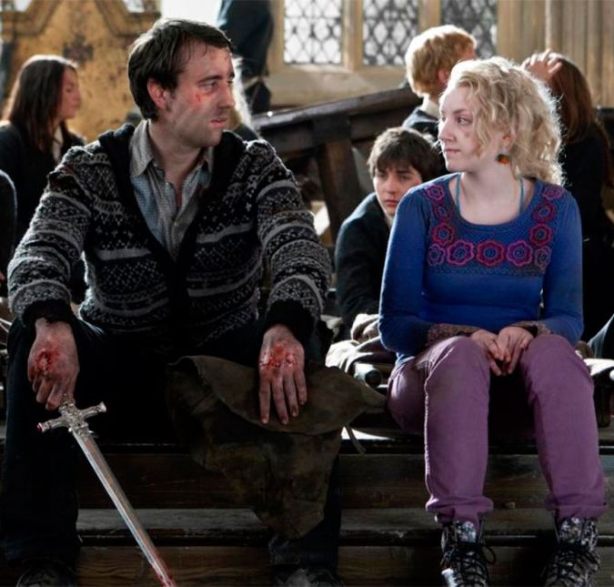Já Harry Potter e As Relíquias da Morte deixou em aberto a possibilidade de Neville Longbottom e Luna Lovegood serem um casal no futuro, o que não acontece no livro. Foi o tipo de coisa que agradou a alguns, mas deixou os fãs que são a favor de seguir os livros à risca bem bravos. De que lado você se encaixa? Já Harry Potter e As Relíquias da Morte deixou em aberto a possibilidade de Neville Longbottom e Luna Lovegood serem um casal no futuro, o que não acontece no livro. Foi o tipo de coisa que agradou a alguns, mas deixou os fãs que são a favor de seguir os livros à risca bem bravos. De que lado você se encaixa?