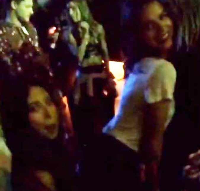 Bruna Marquezine curte noite ao lado de Fernanda Souza e se acaba dançando <i>funk</i>