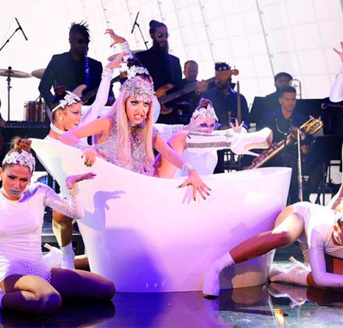 Luiza Possi divide opiniões em apresentação como Lady Gaga no quadro <I>Show dos Famosos</I>