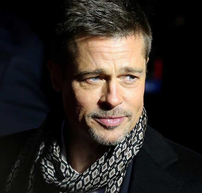 Brad Pitt revela que não sabe dançar e conta truque que o fez tocar piano em filme!