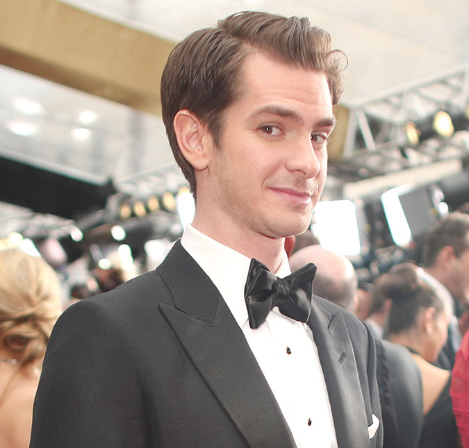 Andrew Garfield dubla Whitney Houston e arrasa na coreografia, vem ver!