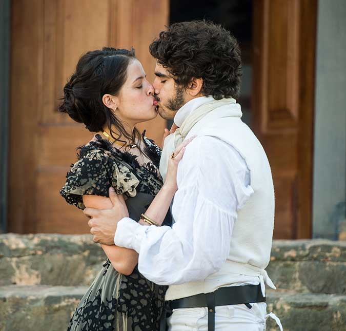 Em <i>Novo Mundo</i>, Domitila e Dom Pedro são flagrados aos beijos, saiba mais!