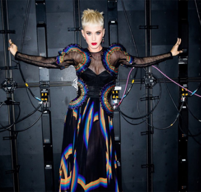 Katy Perry lacra ao lançar álbum de forma inusitada e faz <i>Big Brother</i> de sua vida, saiba mais!