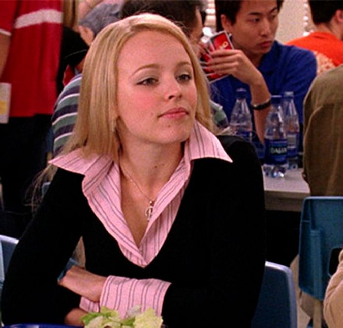 Mas gente como a gente, a loira não aguentava ficar só na saladinha: - Que se dane, eu quero uma batata frita com queijo!