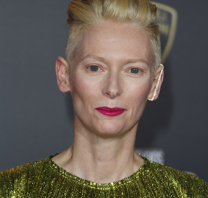 Agora que George Clooney é pai de gêmeos, Tilda Swinton afirma: <I>- Quem ri por último, ri melhor</I>. Entenda a história!