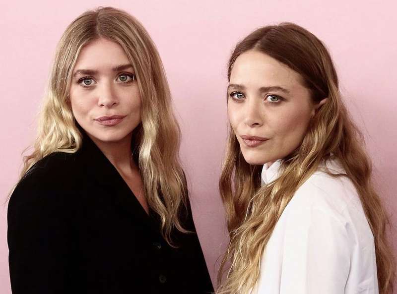 De Estrelas De Filmes Adolescentes Para O Mundo Da Moda Confira A Evolucao Na Carreira De Mary Kate E Ashley Olsen Estrelando