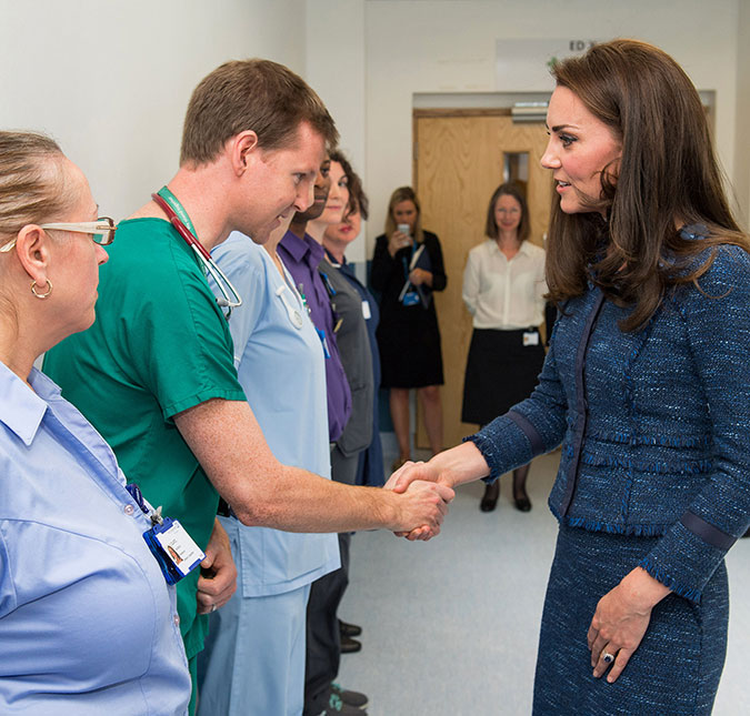 Kate Middleton visita vítimas de atentado em Londres