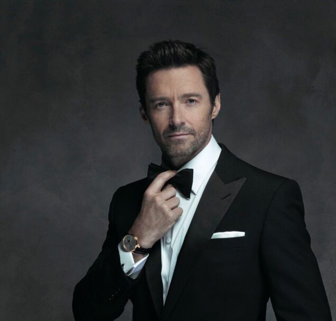 Hugh Jackman assumiu pela última vez o papel de Wolverine em Logan e, durante sua passagem pelo Brasil para promover o longa, ele mostrou que envelheceu de propósito para o personagem, já que mostrou a boa forma e o charme de seus 53 anos de idade. Hugh Jackman assumiu pela última vez o papel de Wolverine em Logan e, durante sua passagem pelo Brasil para promover o longa, ele mostrou que envelheceu de propósito para o personagem, já que mostrou a boa forma e o charme de seus 53 anos de idade.