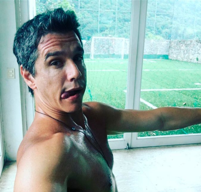 Márcio Garcia já foi galã e arrebatou o coração das adolescentes nos anos 90. Hoje ele tem 52 anos de idade, sendo que atualmente o apresentador vive dias mais tranquilos, mas nem por isso deixa de mostrar sua sensualidade no Instagram. Márcio Garcia já foi galã e arrebatou o coração das adolescentes nos anos 90. Hoje ele tem 52 anos de idade, sendo que atualmente o apresentador vive dias mais tranquilos, mas nem por isso deixa de mostrar sua sensualidade no Instagram.