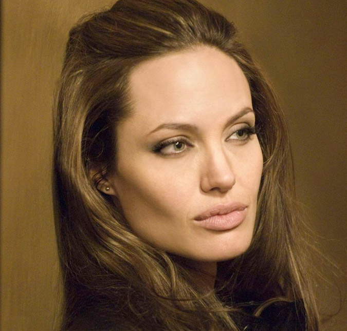 Novos vizinhos de Angelina Jolie estariam irritados com a chegada da atriz, entenda!