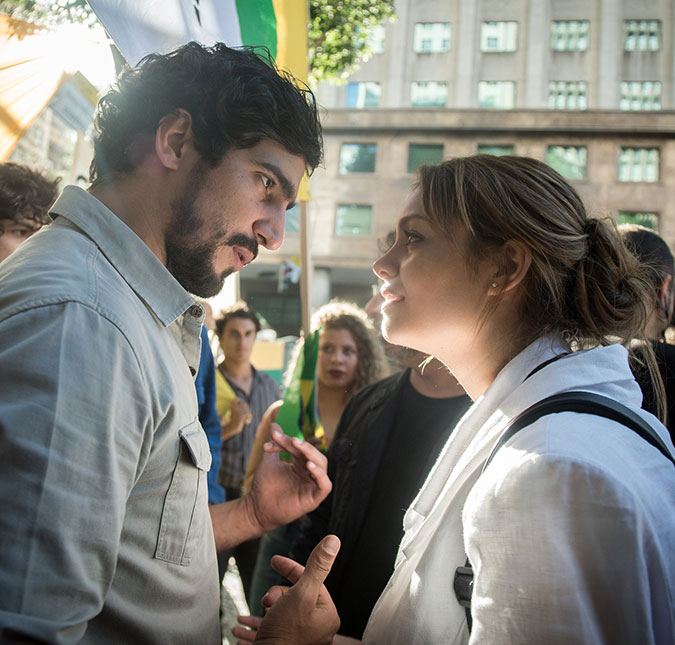 Após reencontro, Alice e Renato farão sexo no chão do escritório, em <i>Os Dias Eram Assim</i>, saiba tudo!