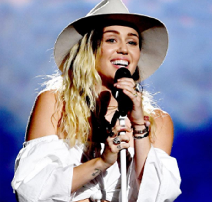 Miley Cyrus discute com Stefano Gabbana em rede social e faz irmão perder trabalho