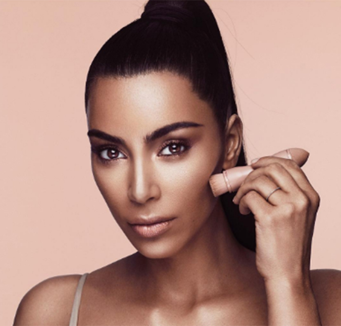 Sucesso! <i>Kit</i> de maquiagem de Kim Kardashian esgota em minutos