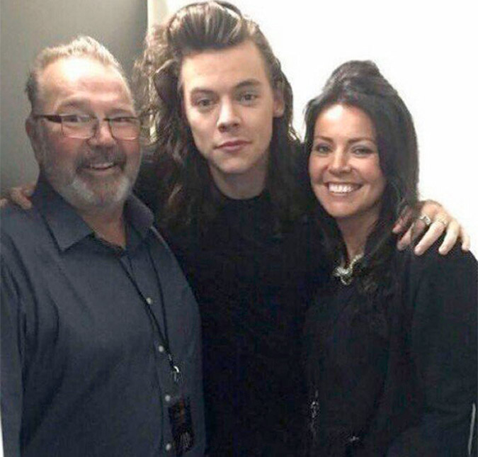 Padrasto de Harry Styles morre aos 57 anos de idade