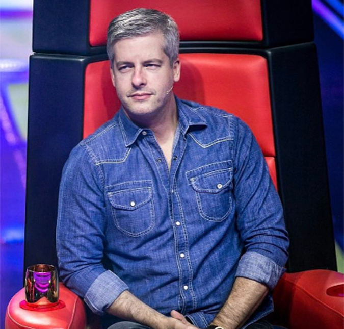 Victor Chaves diz que não pediu para sair do <i>The Voice Kids</i> e desmente <i>Globo</i>