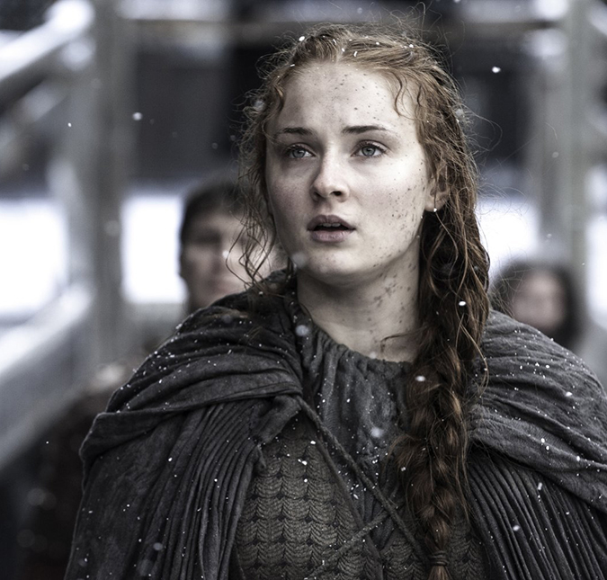Atriz de <I>Game of Thrones</i>, Sophie Turner diz que série foi sua <i>educação sexual</i>, entenda!